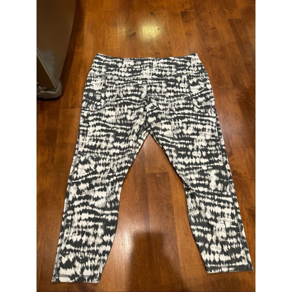 Under Armour workout pants Womens 3X NWT Black White Tie Dye High Rise Ankle At